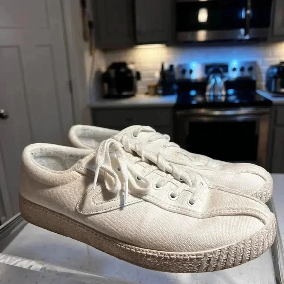 Tretorn Women’s Tennis Shoes 8.5 women’s - Picture 3 of 6